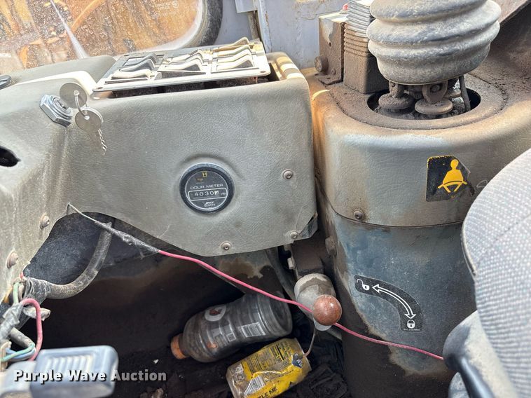 image for item DY2521 2001 Hyundai HL740-3 wheel loader