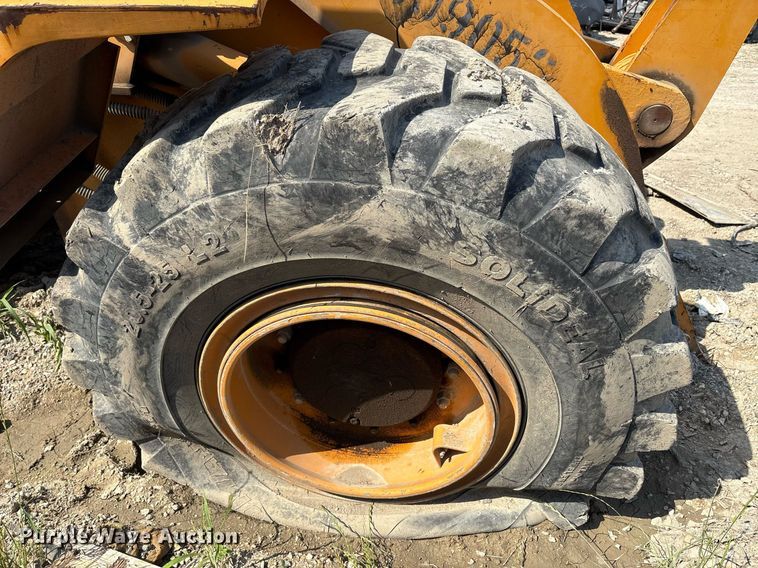 image for item DY2521 2001 Hyundai HL740-3 wheel loader