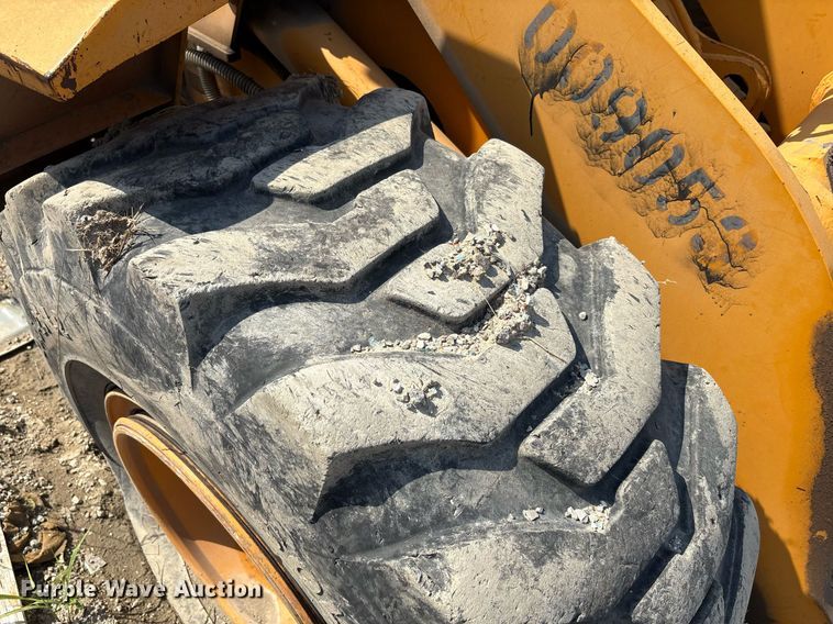 image for item DY2521 2001 Hyundai HL740-3 wheel loader