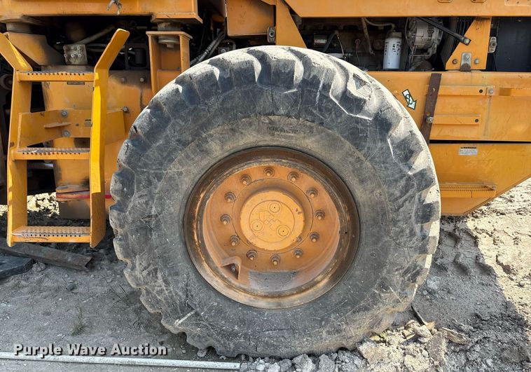 image for item DY2521 2001 Hyundai HL740-3 wheel loader