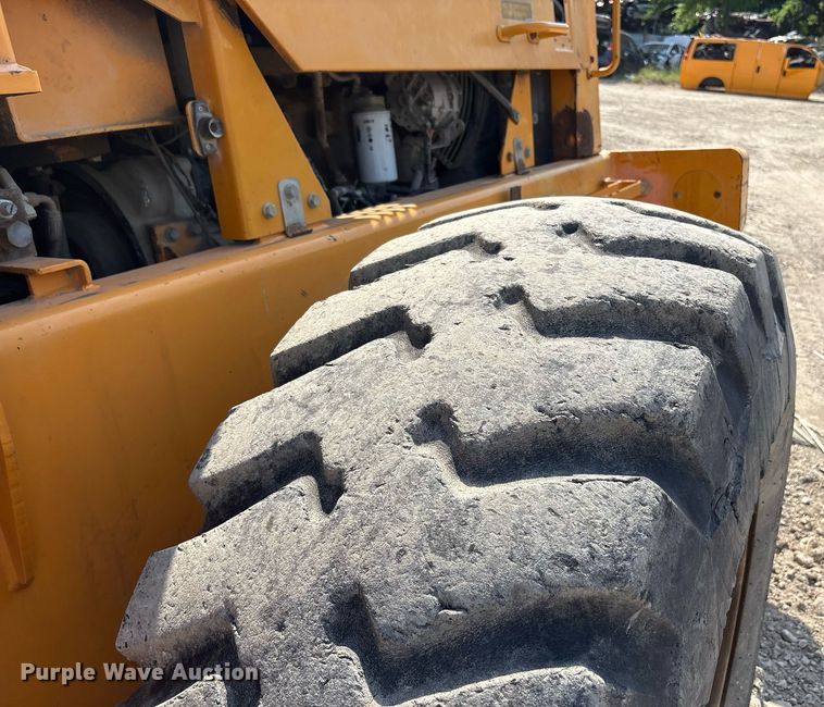 image for item DY2521 2001 Hyundai HL740-3 wheel loader