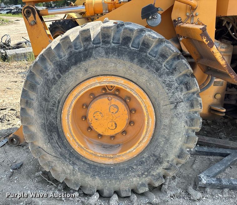 image for item DY2521 2001 Hyundai HL740-3 wheel loader