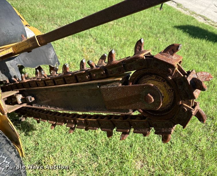 image for item DY2525 2000 Vermeer V2050 trencher