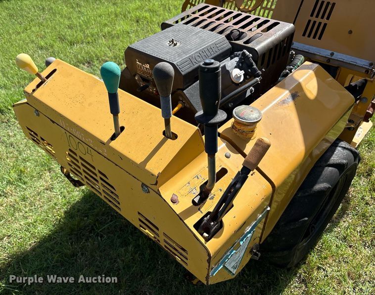 image for item DY2525 2000 Vermeer V2050 trencher