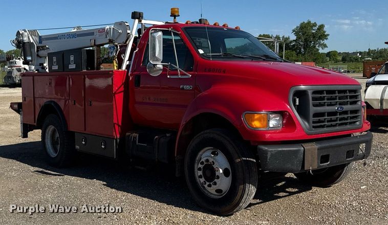 image for item DZ4164 2000 Ford F650 Super Duty utility / service truck