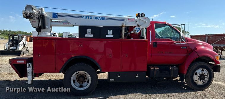 image for item DZ4164 2000 Ford F650 Super Duty utility / service truck