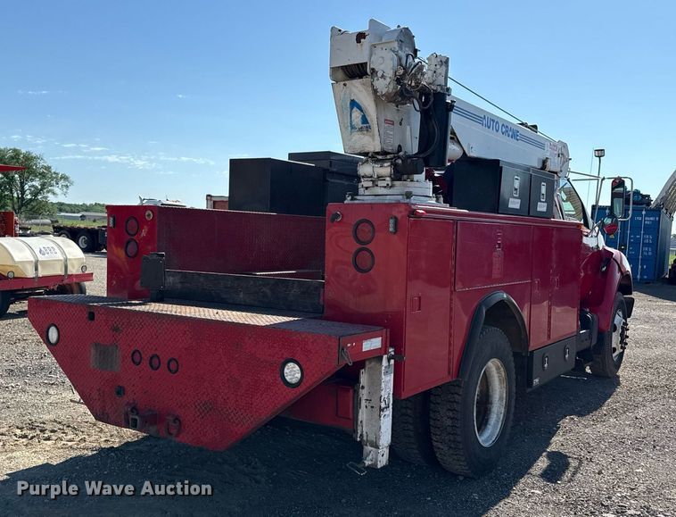 image for item DZ4164 2000 Ford F650 Super Duty utility / service truck