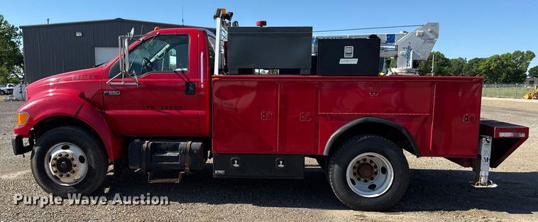 image for item DZ4164 2000 Ford F650 Super Duty utility / service truck