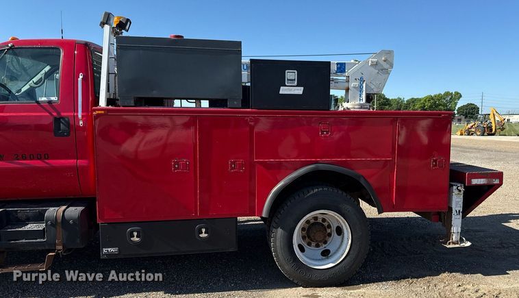 image for item DZ4164 2000 Ford F650 Super Duty utility / service truck