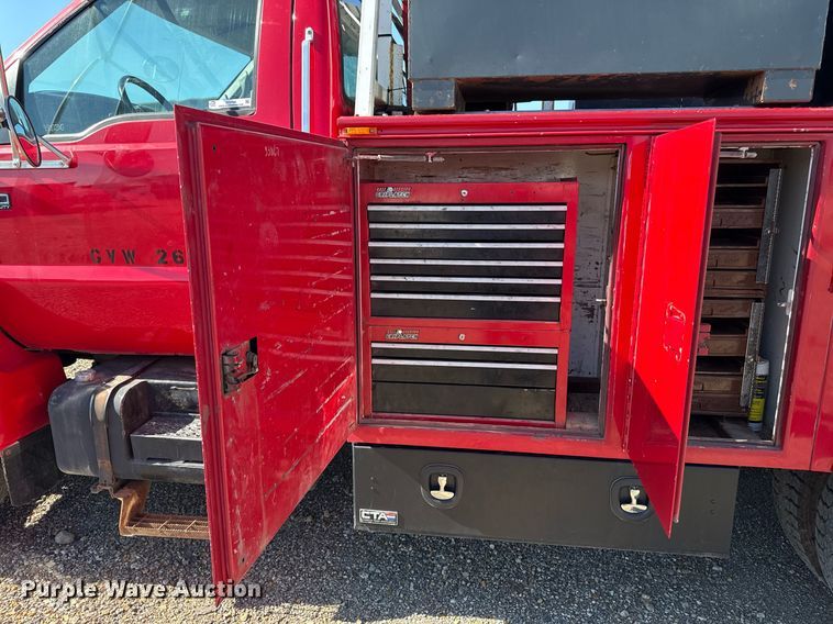 image for item DZ4164 2000 Ford F650 Super Duty utility / service truck