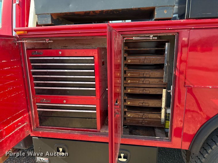 image for item DZ4164 2000 Ford F650 Super Duty utility / service truck