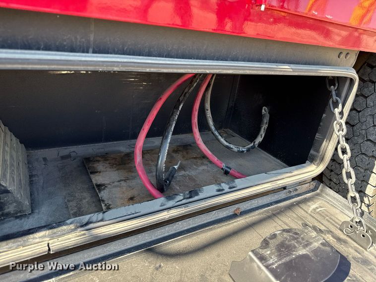 image for item DZ4164 2000 Ford F650 Super Duty utility / service truck