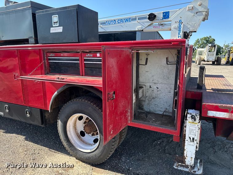 image for item DZ4164 2000 Ford F650 Super Duty utility / service truck