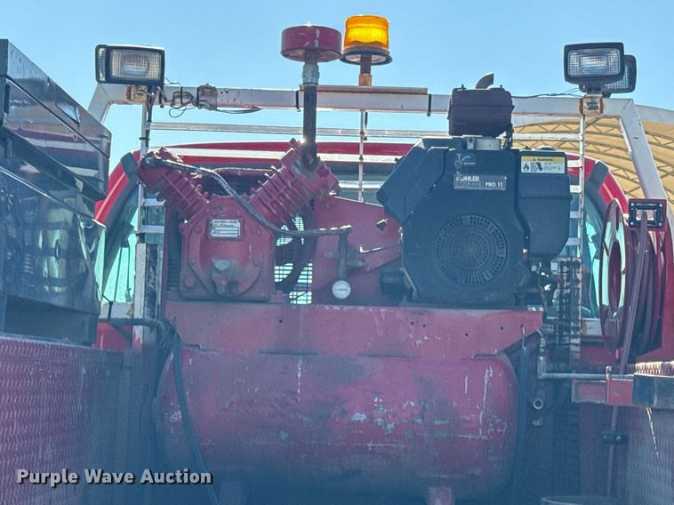 image for item DZ4164 2000 Ford F650 Super Duty utility / service truck