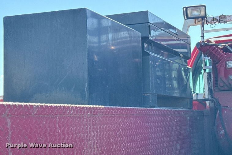 image for item DZ4164 2000 Ford F650 Super Duty utility / service truck