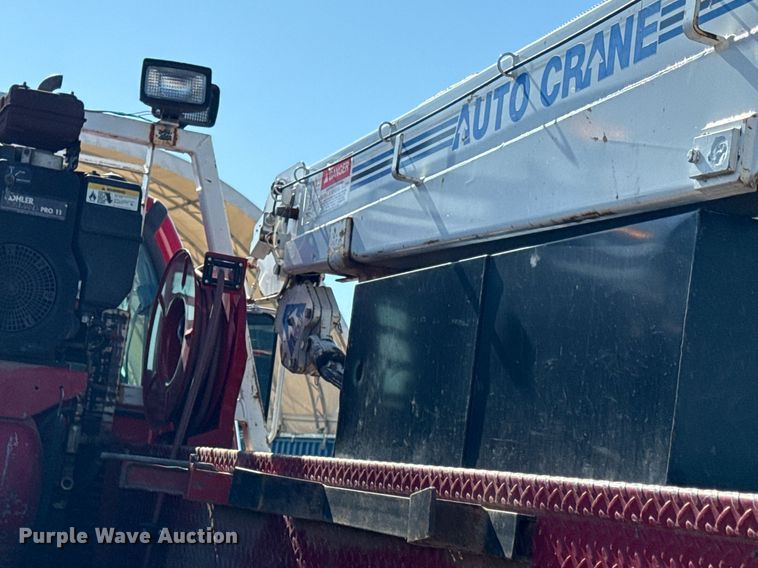 image for item DZ4164 2000 Ford F650 Super Duty utility / service truck