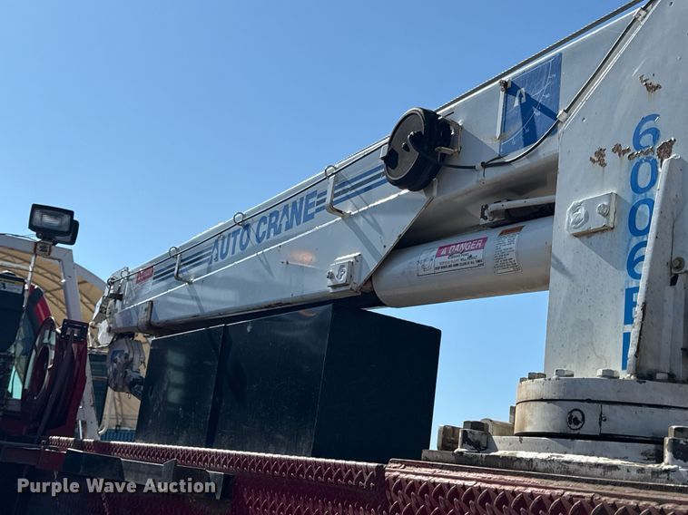 image for item DZ4164 2000 Ford F650 Super Duty utility / service truck