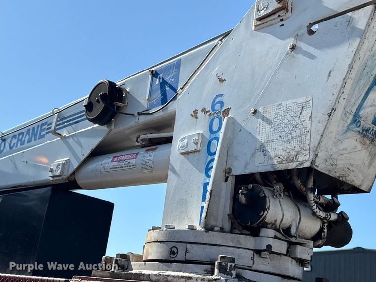 image for item DZ4164 2000 Ford F650 Super Duty utility / service truck