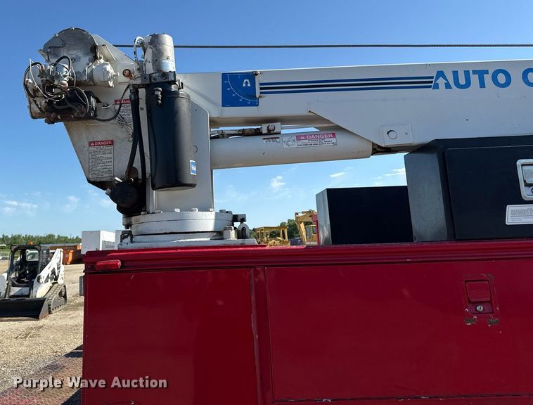 image for item DZ4164 2000 Ford F650 Super Duty utility / service truck