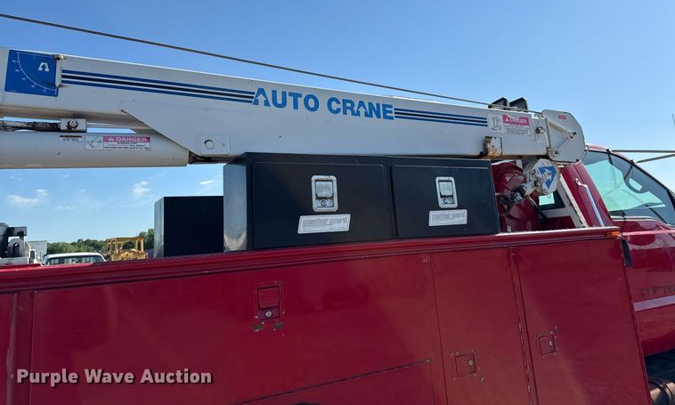 image for item DZ4164 2000 Ford F650 Super Duty utility / service truck