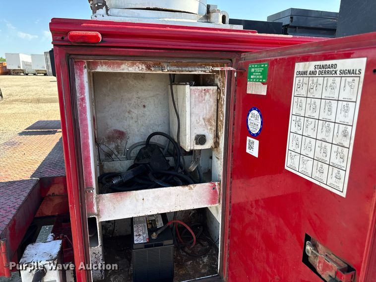 image for item DZ4164 2000 Ford F650 Super Duty utility / service truck