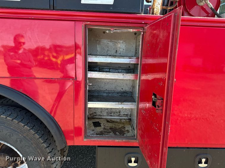 image for item DZ4164 2000 Ford F650 Super Duty utility / service truck