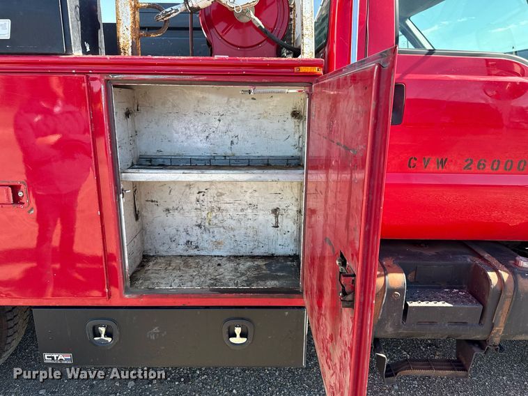 image for item DZ4164 2000 Ford F650 Super Duty utility / service truck