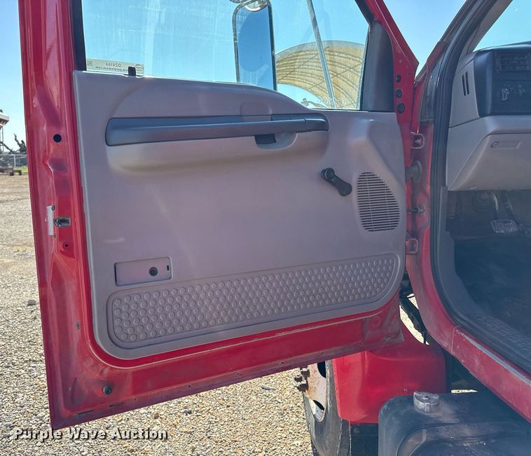 image for item DZ4164 2000 Ford F650 Super Duty utility / service truck