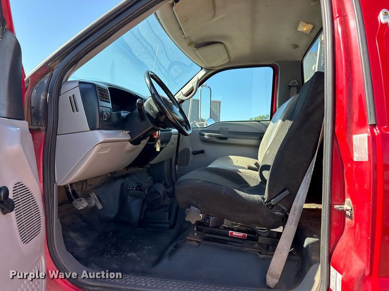 image for item DZ4164 2000 Ford F650 Super Duty utility / service truck