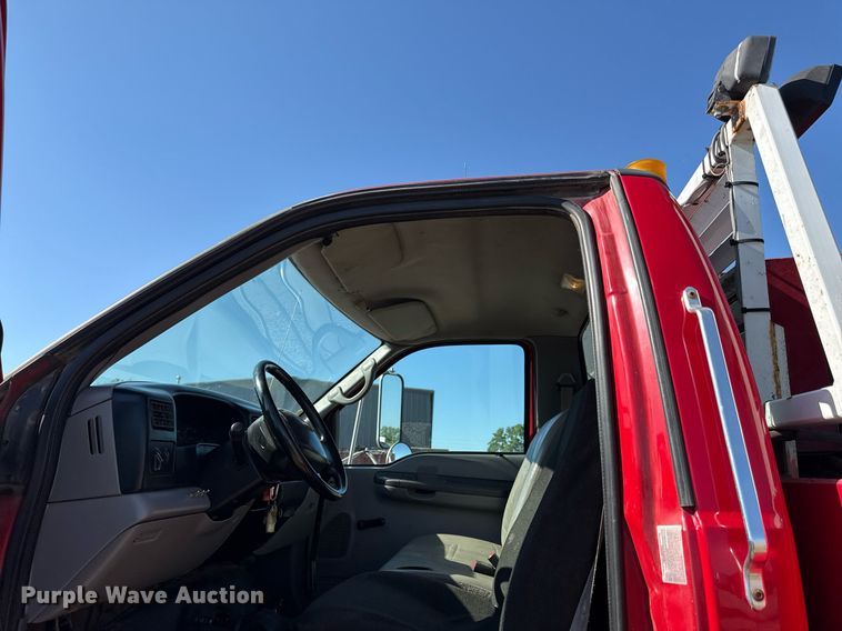 image for item DZ4164 2000 Ford F650 Super Duty utility / service truck