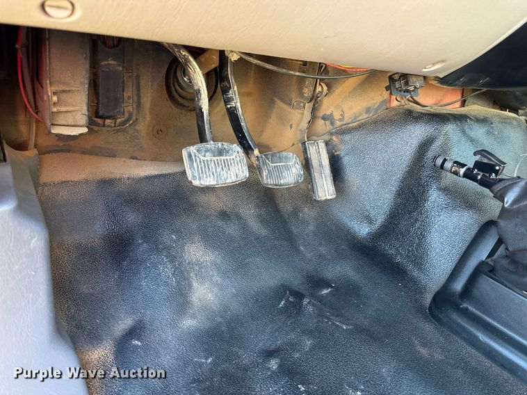 image for item DZ4164 2000 Ford F650 Super Duty utility / service truck