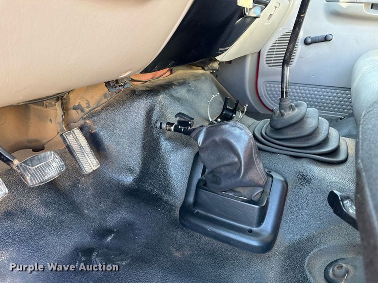 image for item DZ4164 2000 Ford F650 Super Duty utility / service truck