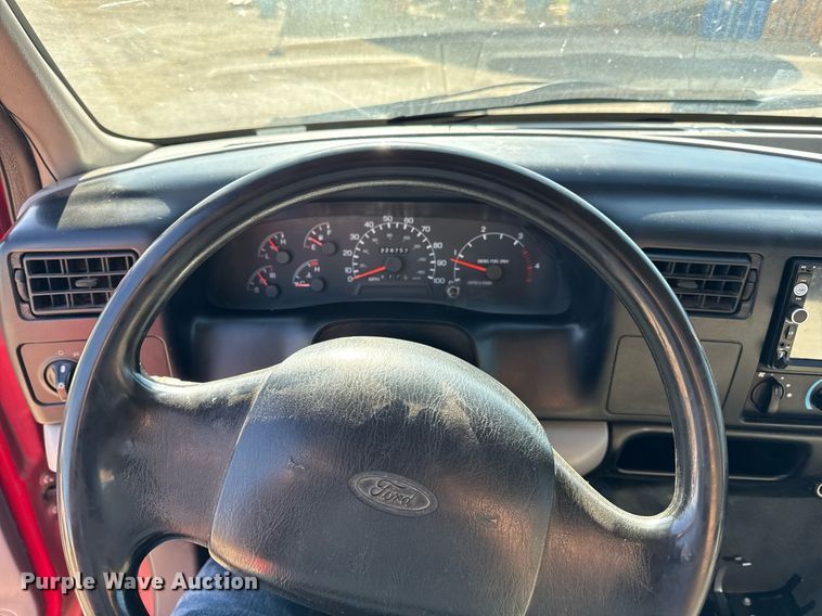 image for item DZ4164 2000 Ford F650 Super Duty utility / service truck