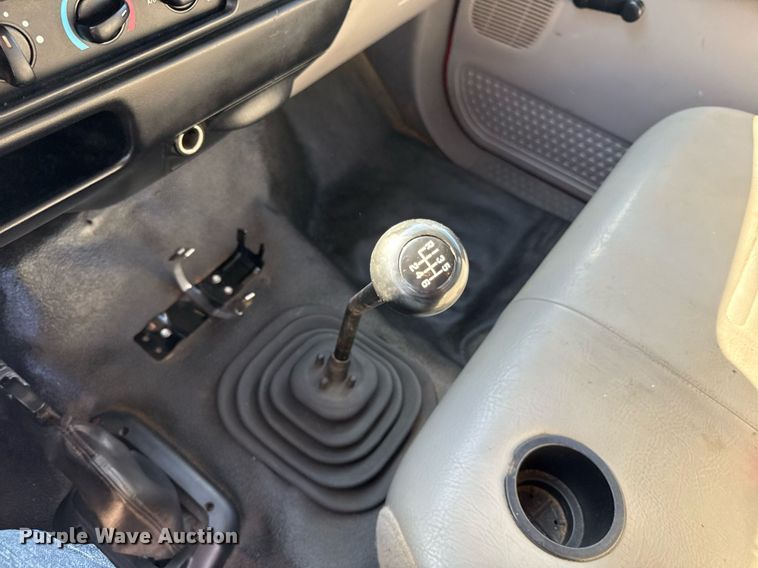 image for item DZ4164 2000 Ford F650 Super Duty utility / service truck