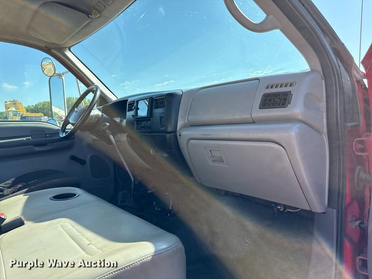 image for item DZ4164 2000 Ford F650 Super Duty utility / service truck