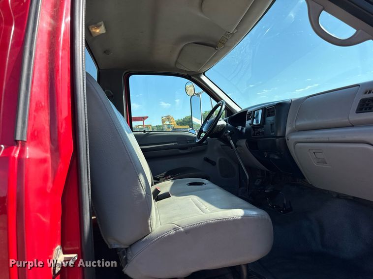 image for item DZ4164 2000 Ford F650 Super Duty utility / service truck