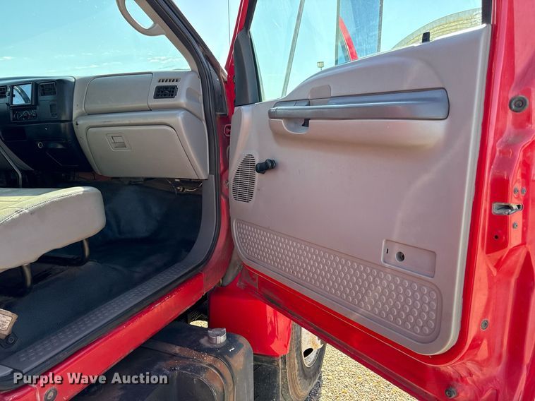 image for item DZ4164 2000 Ford F650 Super Duty utility / service truck