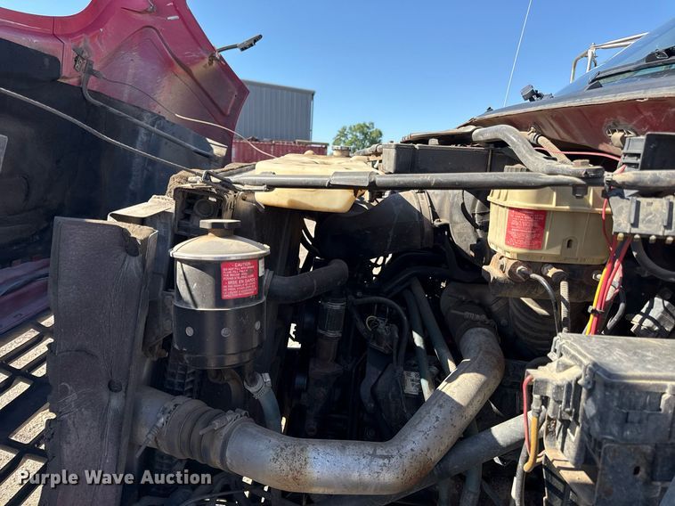 image for item DZ4164 2000 Ford F650 Super Duty utility / service truck