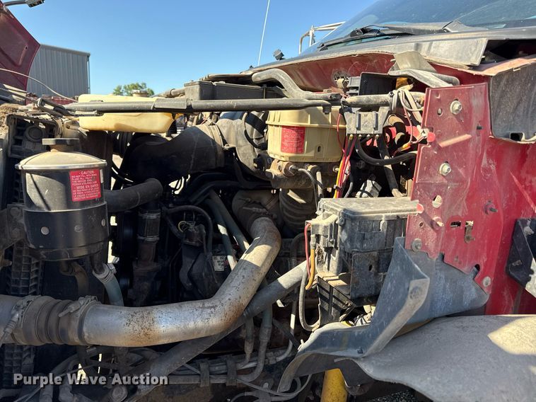 image for item DZ4164 2000 Ford F650 Super Duty utility / service truck