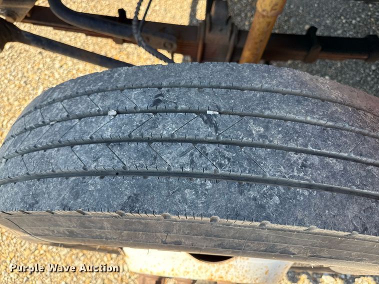 image for item DZ4164 2000 Ford F650 Super Duty utility / service truck