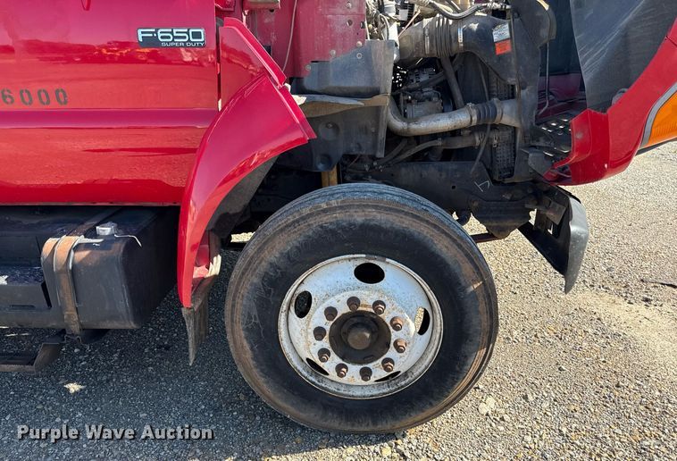 image for item DZ4164 2000 Ford F650 Super Duty utility / service truck