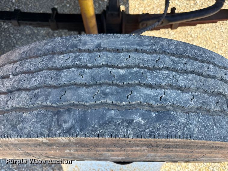 image for item DZ4164 2000 Ford F650 Super Duty utility / service truck