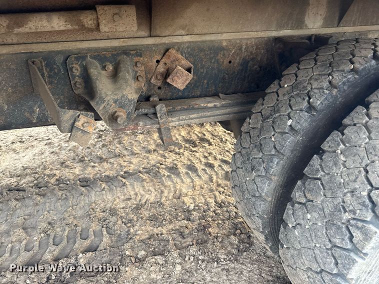 image for item DZ4185 1995 GMC Topkick C6500 flatbed truck