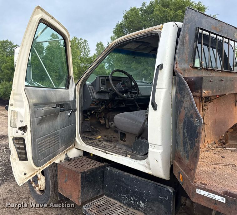 image for item DZ4185 1995 GMC Topkick C6500 flatbed truck