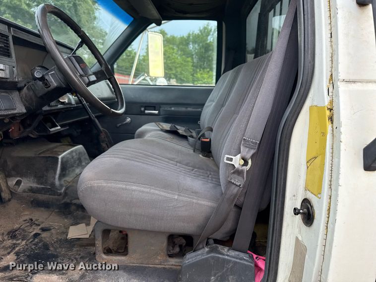 image for item DZ4185 1995 GMC Topkick C6500 flatbed truck