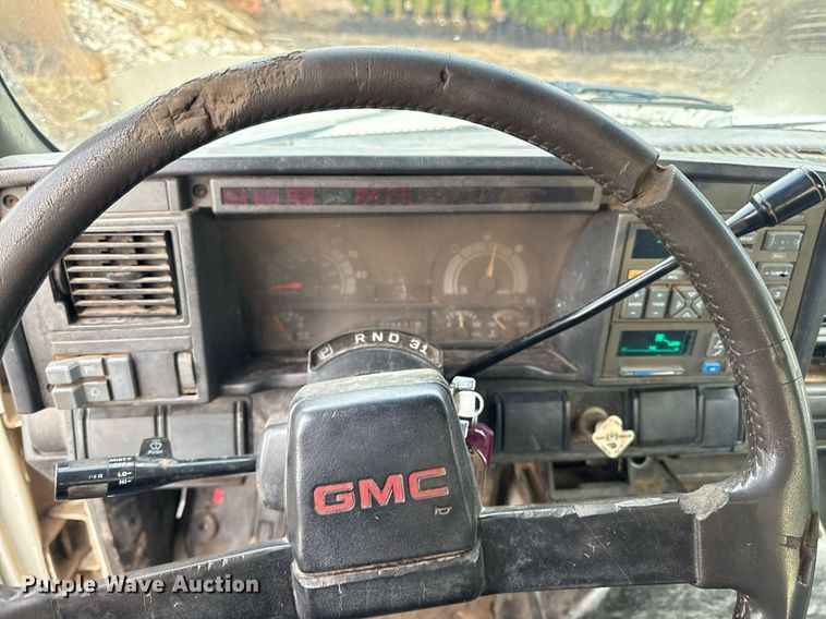 image for item DZ4185 1995 GMC Topkick C6500 flatbed truck