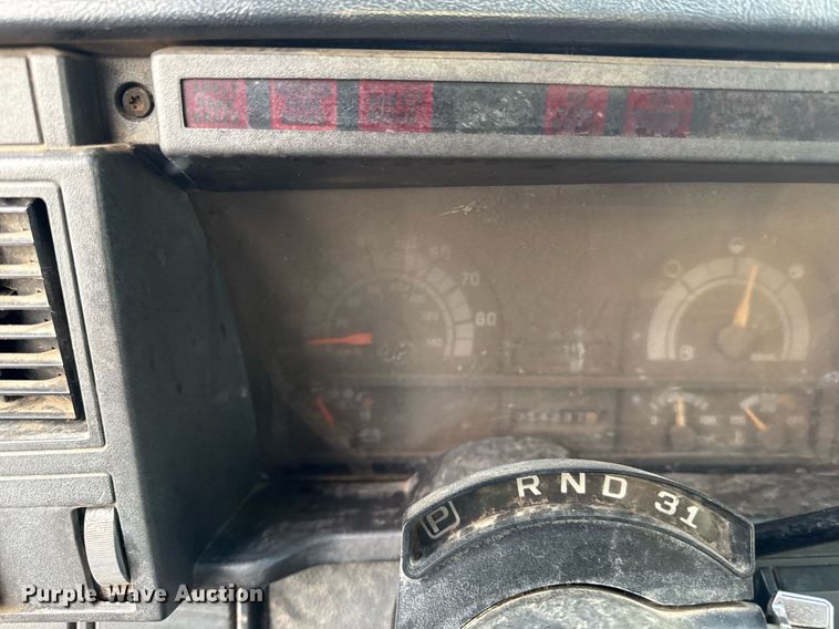 image for item DZ4185 1995 GMC Topkick C6500 flatbed truck