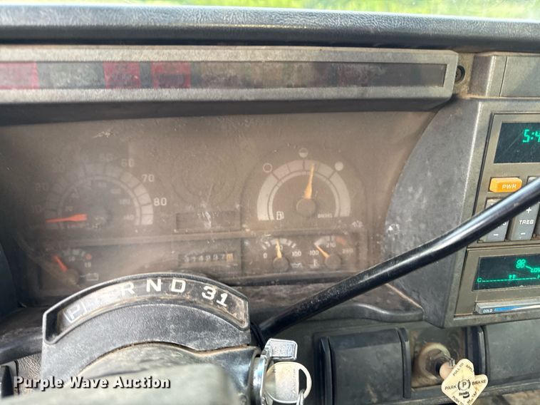 image for item DZ4185 1995 GMC Topkick C6500 flatbed truck