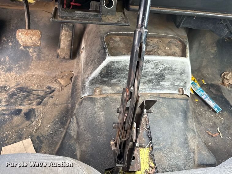 image for item DZ4185 1995 GMC Topkick C6500 flatbed truck