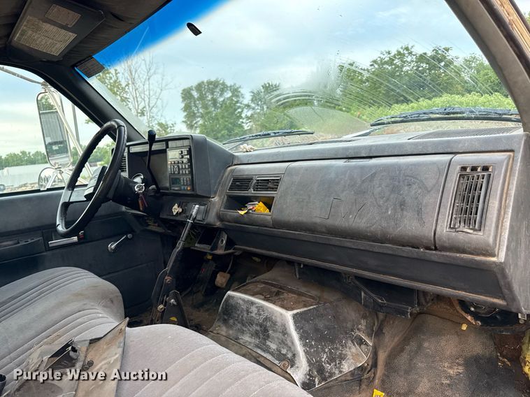 image for item DZ4185 1995 GMC Topkick C6500 flatbed truck